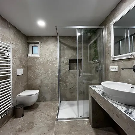 Grand Cesar With Sauna & Parking Bled